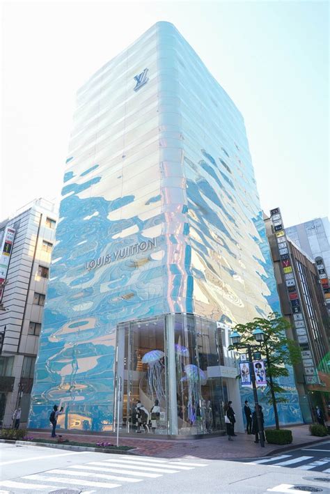 The new Louis Vuitton store at Ginza Namiki